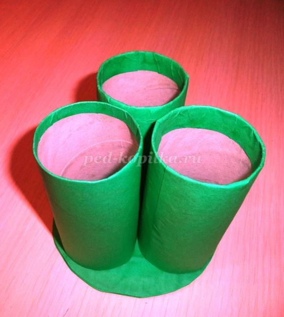 Подставка для карандашей и ручек из рулонов туалетной бумаги: часть 1