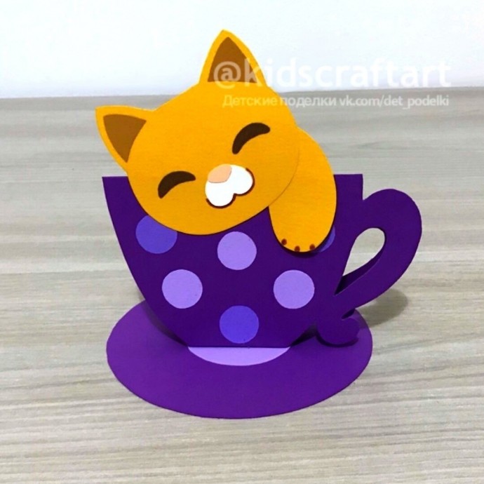 Котёнок в чашке Котёнок в чашке