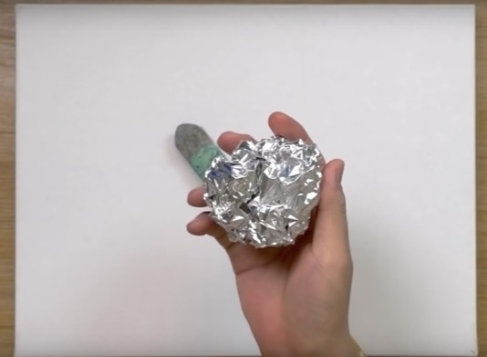 ​Необычный метод рисования алюминиевой фольгой