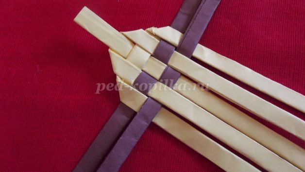 ​Плетеная закладка для книг детскими руками: часть 1