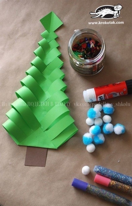 ​Ёлочка из цветной бумаги