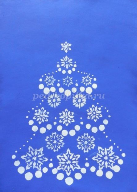​Рисуем невероятно красивую ёлочку белую на синем фоне: часть 6