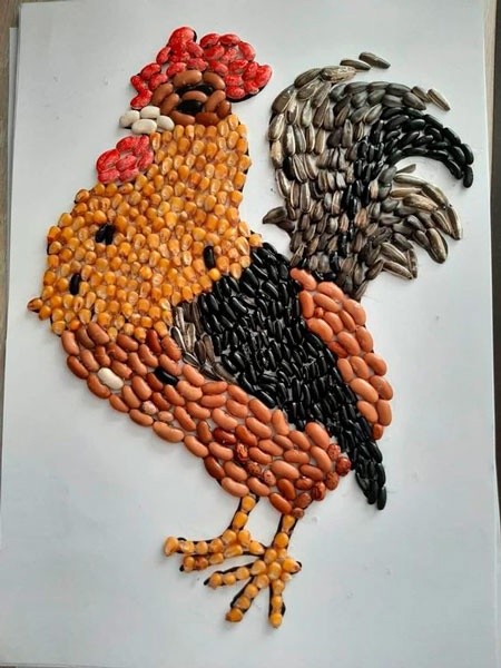 Панно из семечек и крупы "Петушок"