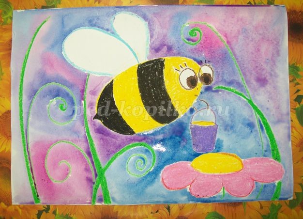 Рисуем пчёлку: масляная пастель + акварель
