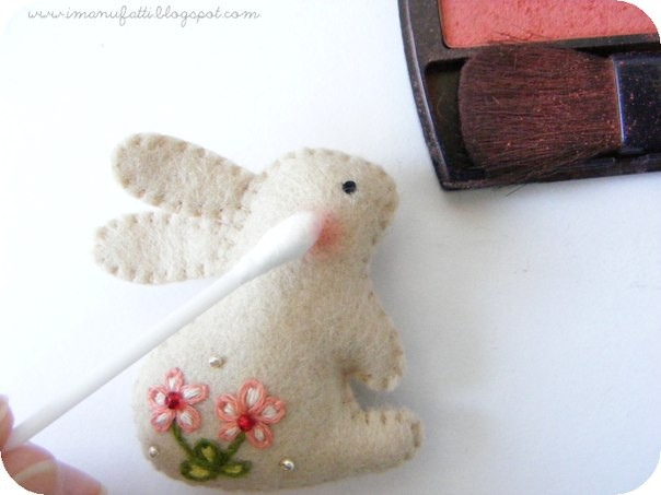 Зайка из фетра