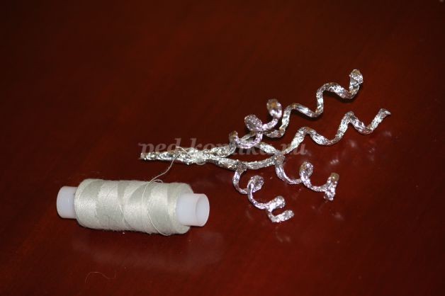 Букет из лилий из фольги детскими руками: часть 2