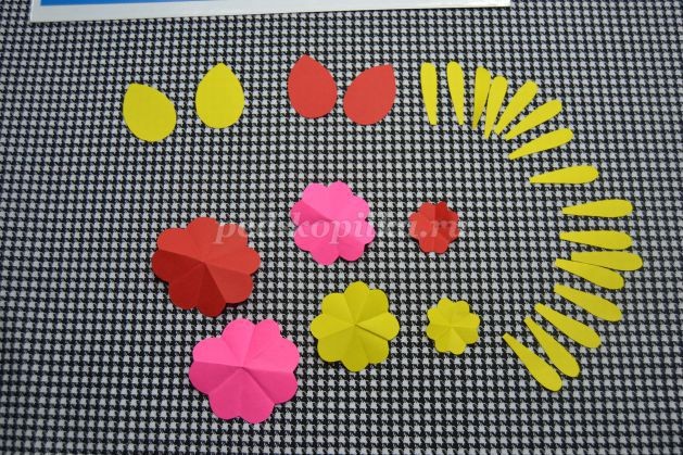 ​Открыточка с цветами и лентами маме на 8 Марта: часть 2