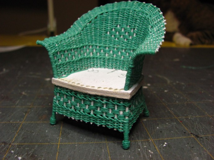 Плетеное кресло для кукол