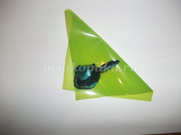 Ёлочка из конфет: мастер-класс, часть 1