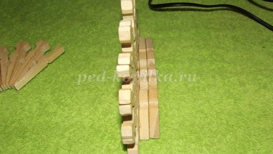 Салфетница из прищепок детскими руками: часть 2