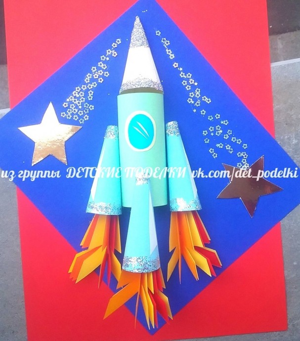 Ракета в космосе