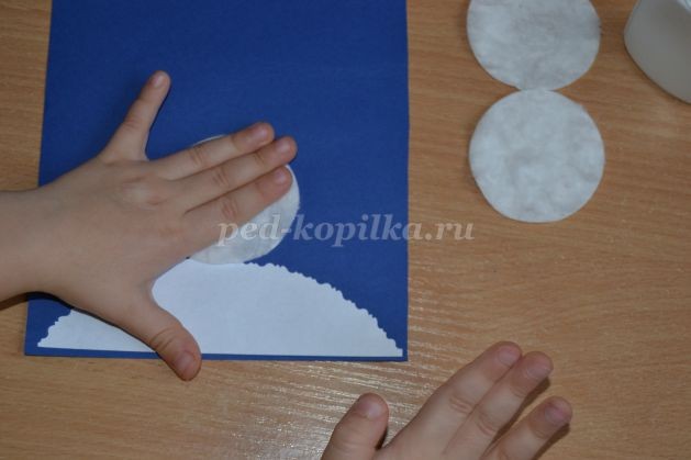 Снеговик из ватных дисков: часть 1 Снеговик из ватных дисков: часть 1