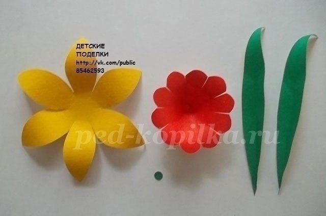 ​Весенние нарциссы из цветной бумаги