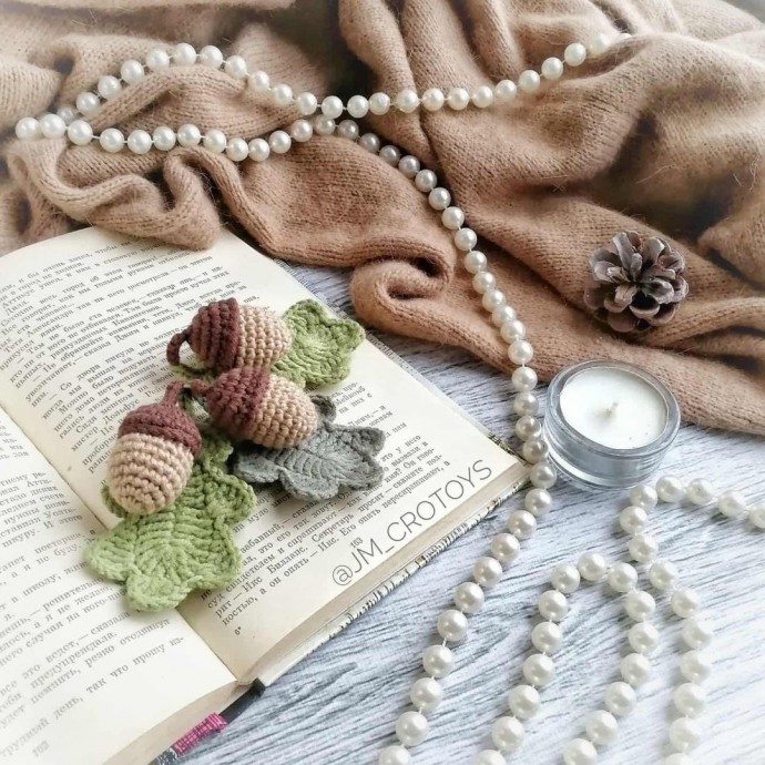 ​Вяжем с детьми желуди