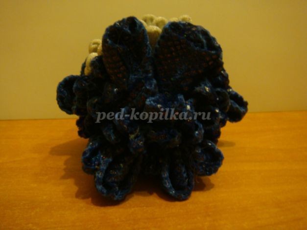 Новогодний пингвин в технике канзаши: часть 2 Новогодний пингвин в технике канзаши: часть 2