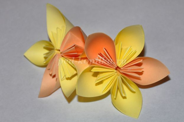 Кусудама: бумажный цветочный шар Кусудама: бумажный цветочный шар