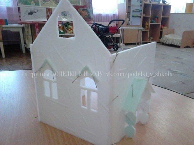 Домик из потолочной плитки Домик из потолочной плитки