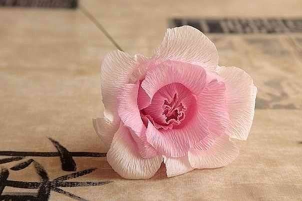 Розочка из гофрированной бумаги