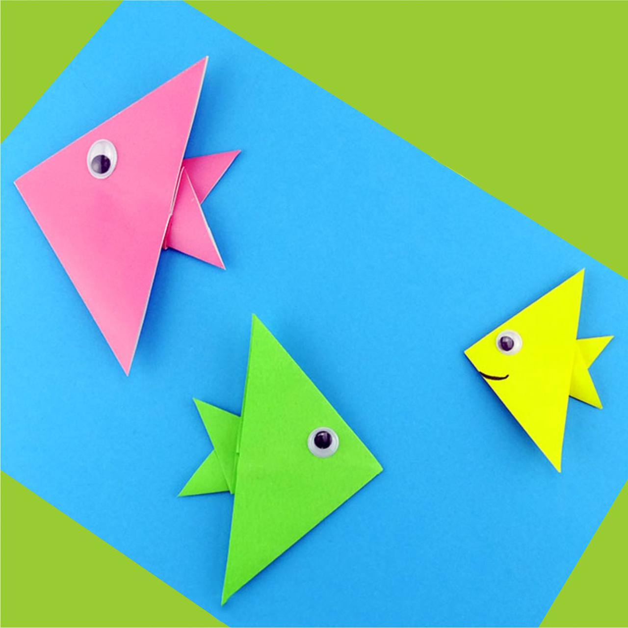 Оригами рыбка в старшей группе. Оригами рыбка. Оригами рыбка из бумаги. Рыбка оригами для детей. Треугольная рыбка из бумаги.