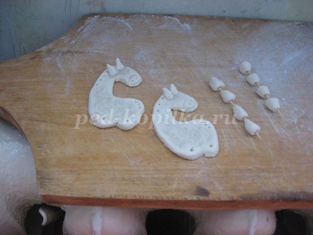 Лошадки-магниты из соленого теста: мастер-класс, часть 2