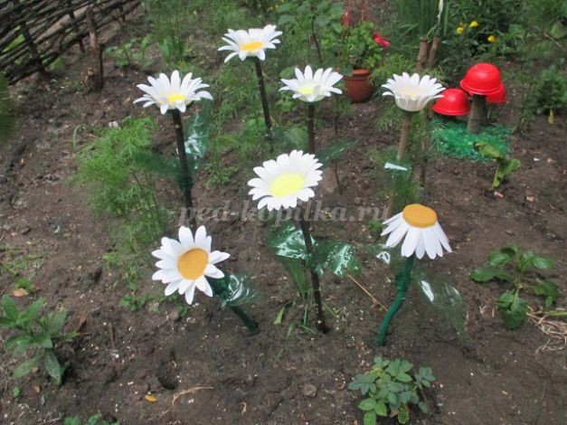 Ромашки из бросового материала детскими руками: часть 1