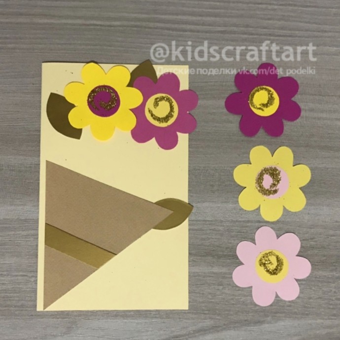 ​Простая открытка с букетом