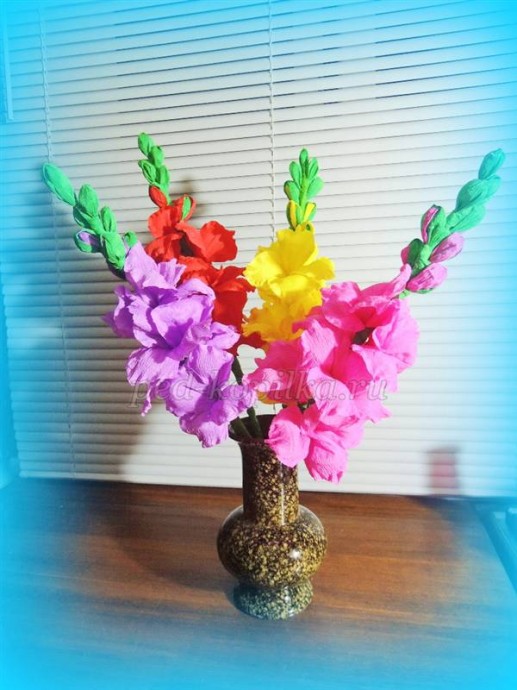 Цветы из гофрированной бумаги: мастер-класс