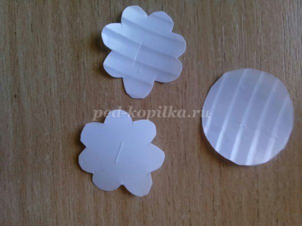 Вазочка для салфеток из бросового материала детскими руками: мастер-класс