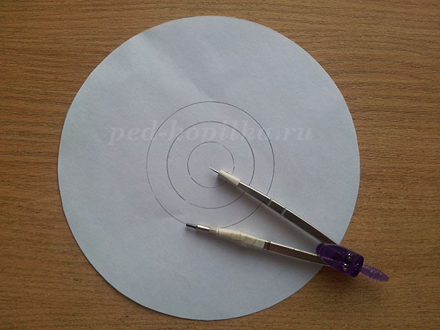 Ромашки из бумаги: мастер-класс, часть 1