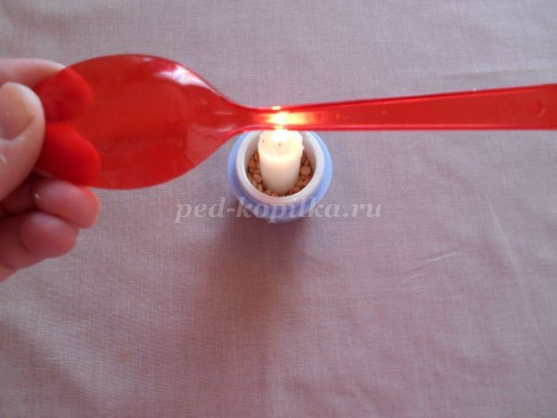 ​Красные тюльпаны из пластиковых ложек: часть 1