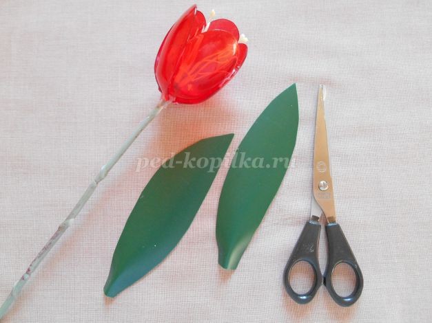 Красные тюльпаны из пластиковых ложек: часть 2 Красные тюльпаны из пластиковых ложек: часть 2