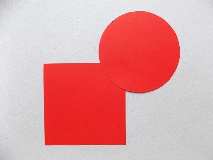 Бабочка из синельной проволоки и цветной бумаги