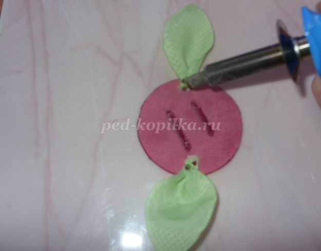 ​Цветок из шелка детскими руками: часть 2