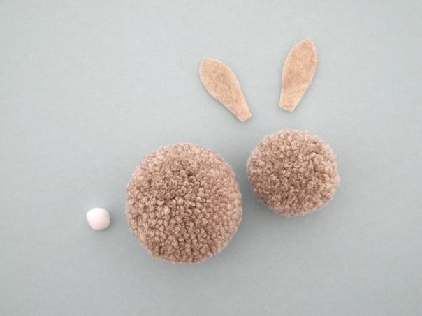 Зайчик из помпонов Зайчик из помпонов