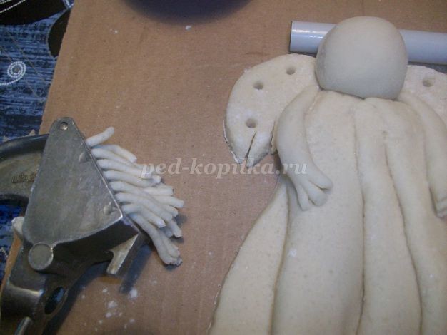 Нежный ангел из солёного теста детскими руками: мастер-класс, часть 2 Нежный ангел из солёного теста детскими руками: мастер-класс, часть 2