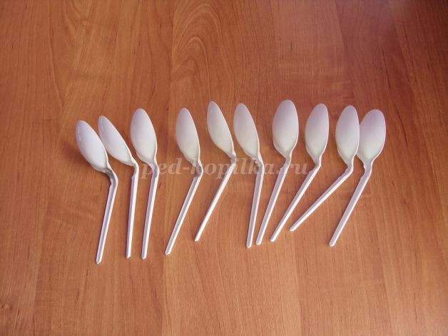 Подснежники из одноразовых ложек: часть 1