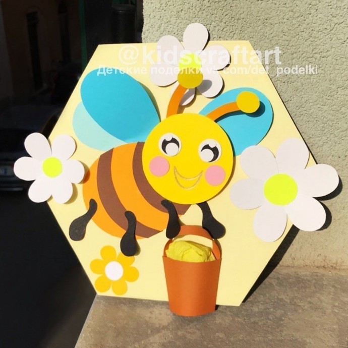 ​Пчёлка с мёдом