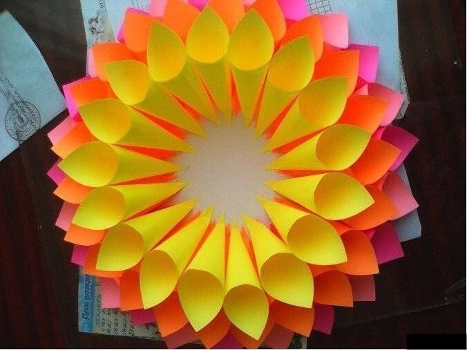 Роскошный цветок из стикеров Роскошный цветок из стикеров