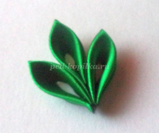 ​Лента для косы с цветами канзаши детскими руками: часть 2