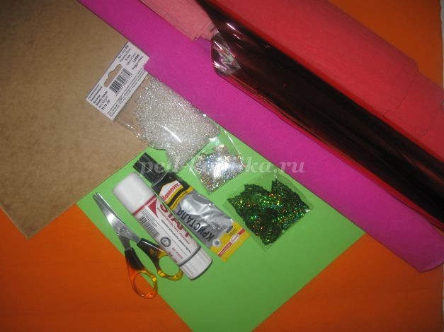 Подарок для любимой мамочки: панно-кулёк с цветами, часть 1