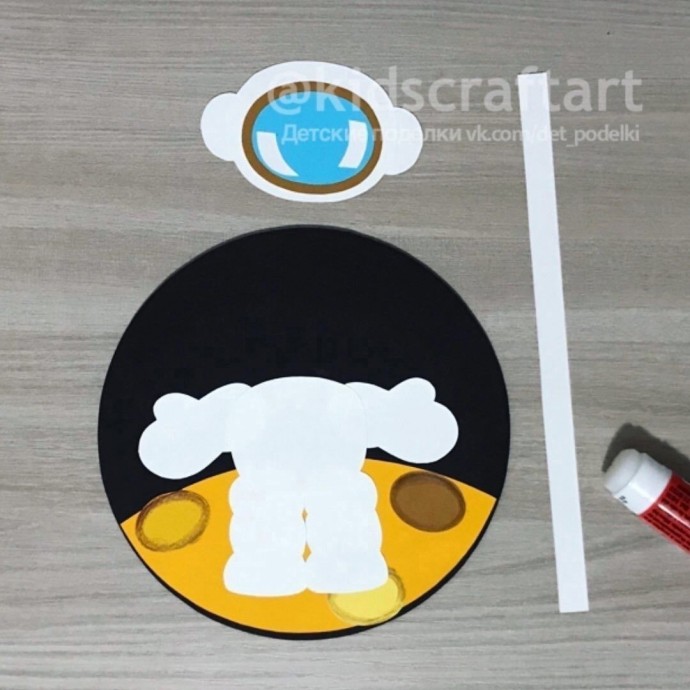 Космонавт в открытом космосе Космонавт в открытом космосе