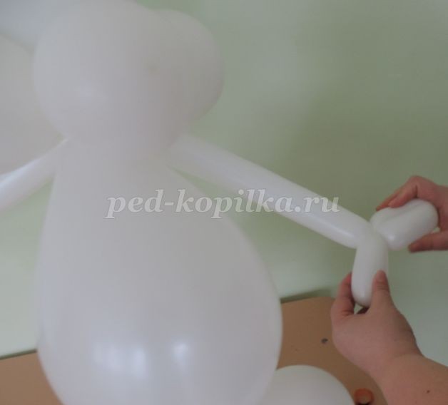 Мастер-класс по моделированию из воздушных шариков снеговика: часть 3