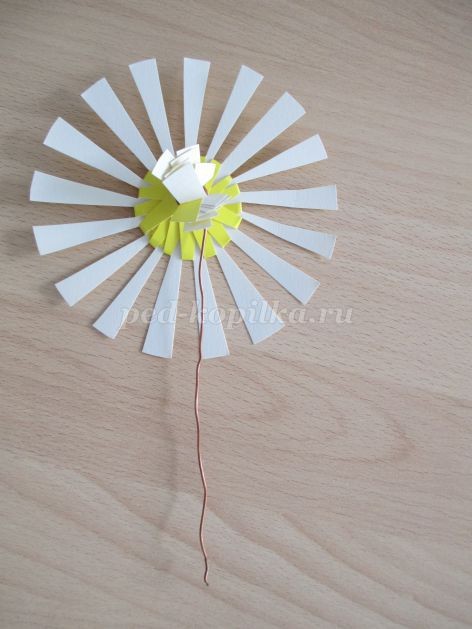 ​Объемная аппликация из цветной бумаги "Подсолнух": часть 1