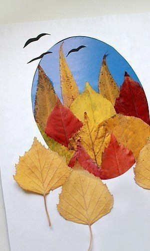 Открытка с использованием разноцветных осенних листьев