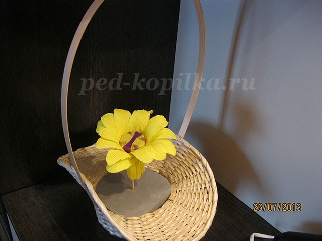 Букет из конфет детскими руками: мастер-класс, часть 2 Букет из конфет детскими руками: мастер-класс, часть 2