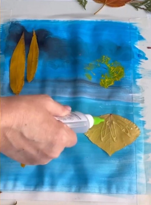 Оригинальный рисунок-аппликация на осеннюю тему