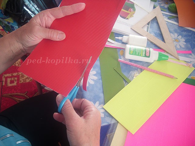 Объёмный квиллинг из гофрированного картона: мастер-класс Объёмный квиллинг из гофрированного картона: мастер-класс