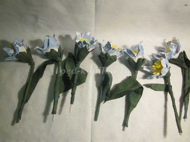 Цветочки в вазочке из бросового материала: часть 2