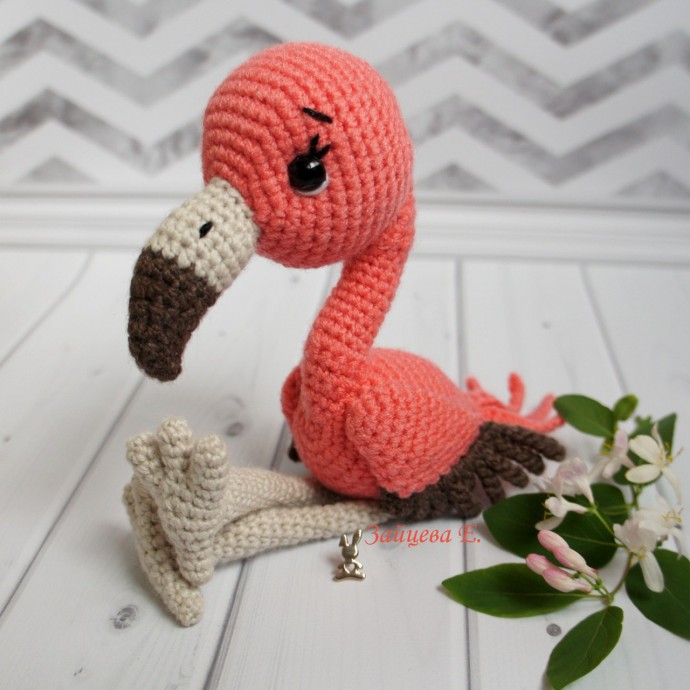 Маленький розовый фламинго
