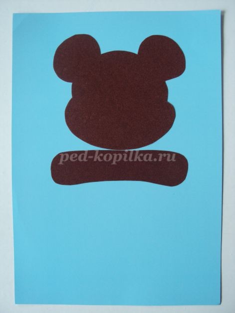 Аппликация из бархатной цветной бумаги: медвежонок